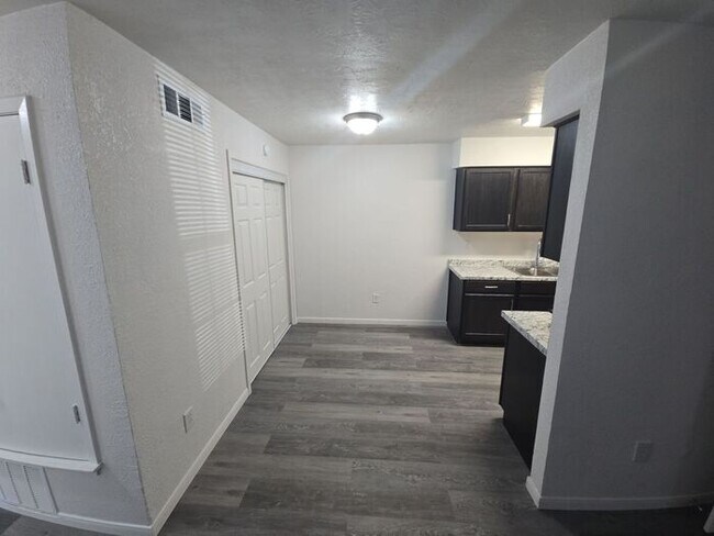Foto del edificio - **Newly Renovated 2-Bed Duplex with Privat...