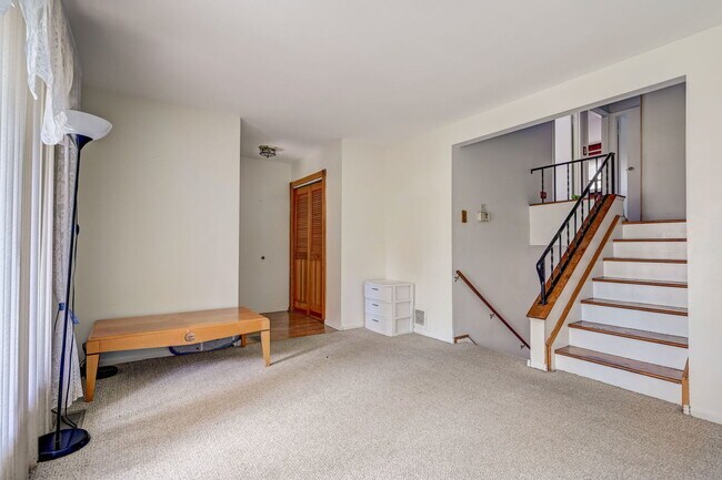 Building Photo - 286 Grissom Ln