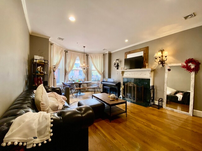 Building Photo - 402 Marlborough St