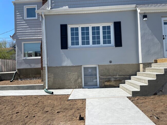 Building Photo - 361 Garden City Rd