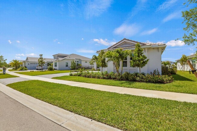 Building Photo - 14823 Wildwood Cir
