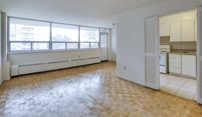 Photo du bâtiment - Birchmount Park Towers