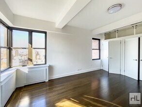 Building Photo - 5 AVENUE