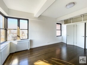 Building Photo - 5 AVENUE