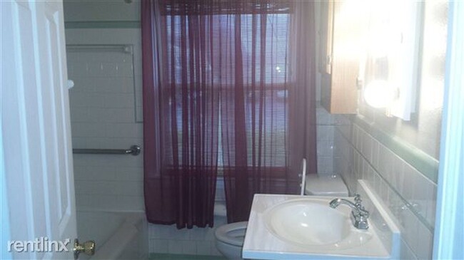 Foto del edificio - Beautiful 1 Bedroom, 1 Full Bath Ground Fl...