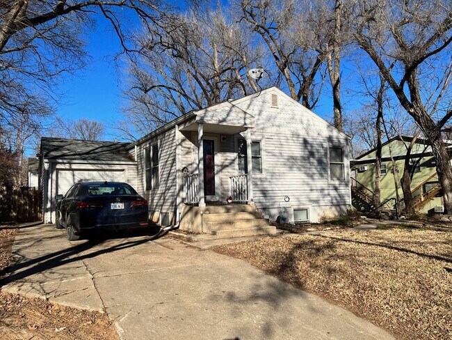 Foto del edificio - Updated 1 Bedroom Apartment – ½ Block from KSU!