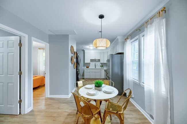 Building Photo - Available now. Fully-remodeled 3 BR/2 BA H...