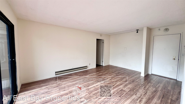 Building Photo - 1 br, 1 bath House - 4 Admiral Drive, #441