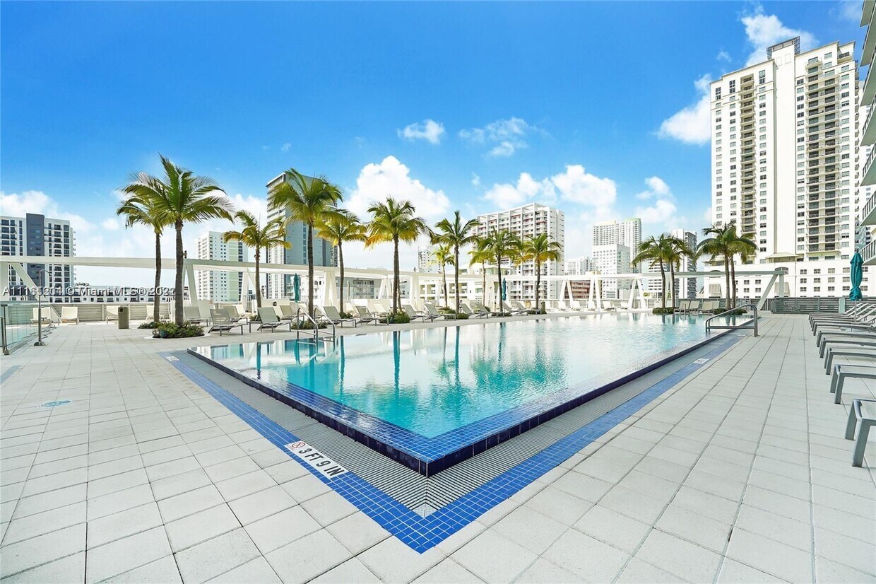 Foto principal - 79 SW 12th St