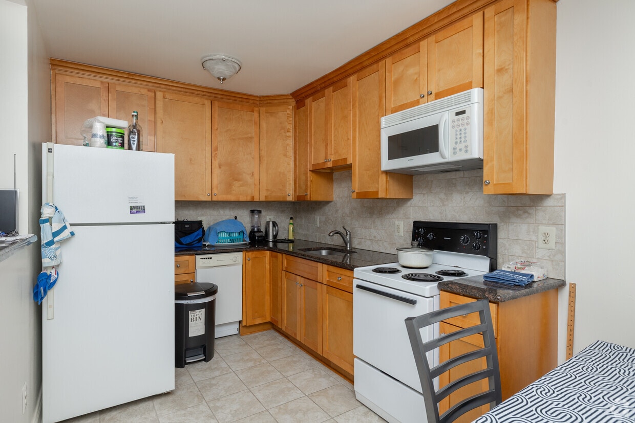 Primary Photo - Melrose Court Apartments