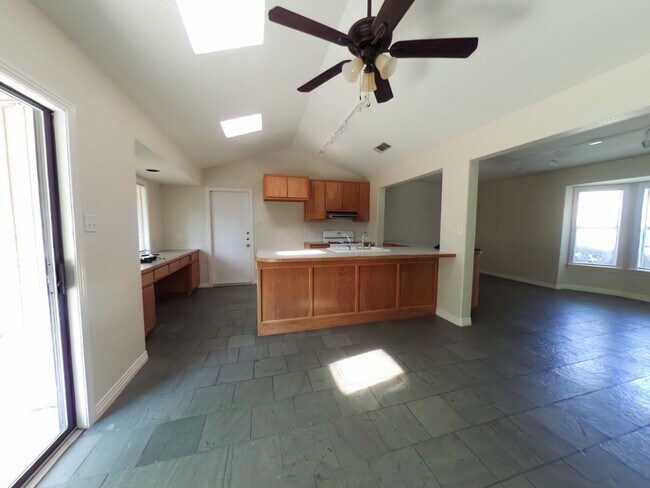 Foto del edificio - Beautiful Oakhills Home!