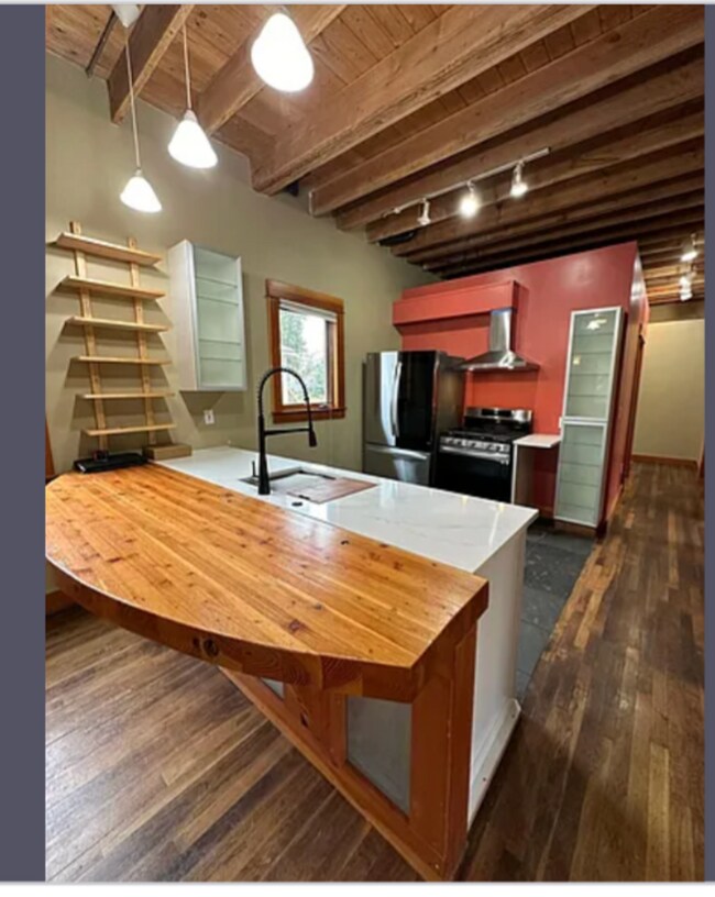 Foto del edificio - 5-Bedroom Home in SE Portland!