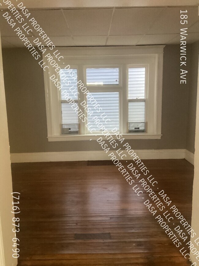 Foto del edificio - 185 Warwick - 5 Bed / 2 Bath