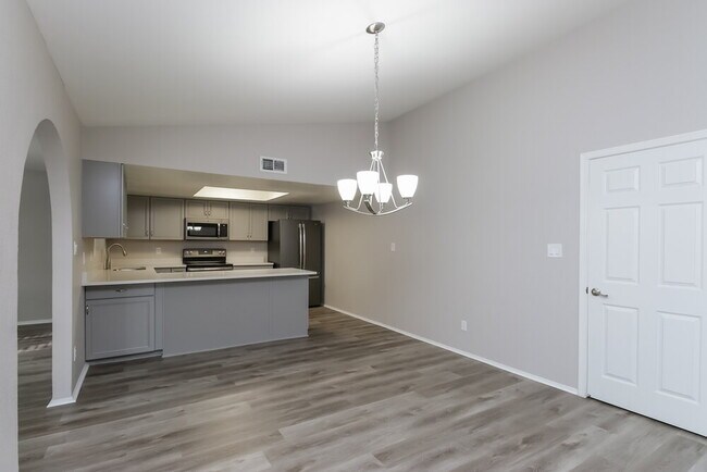 Building Photo - 6243 E Inglewood St