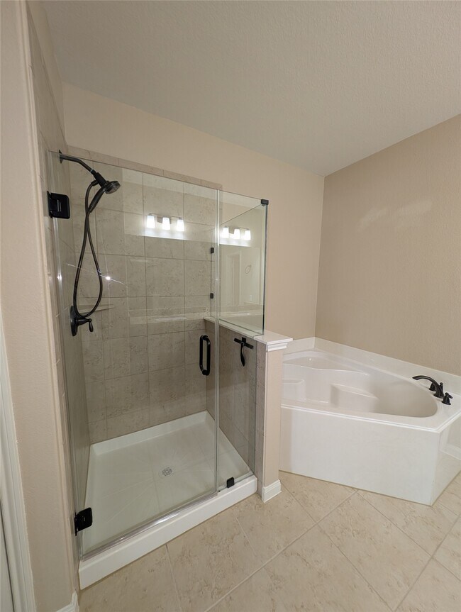 Building Photo - 21210 Echo Manor Dr