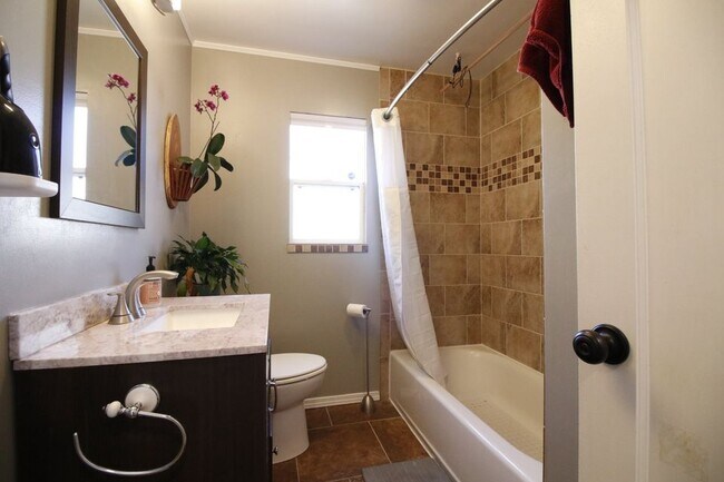 Building Photo - 3104 Barge St