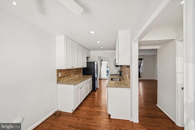 Building Photo - 45 Longmeadow Dr