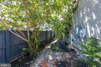Building Photo - 802 Mangold St