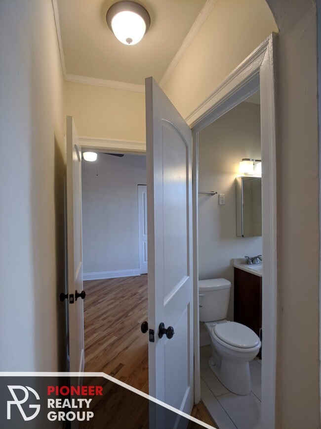 Building Photo - 4616 N Paulina St