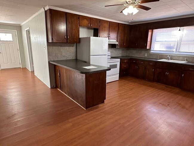 Foto del edificio - 402 Parker Ave