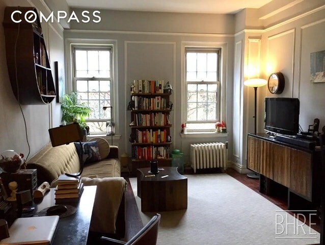 Primary Photo - 155 Henry St