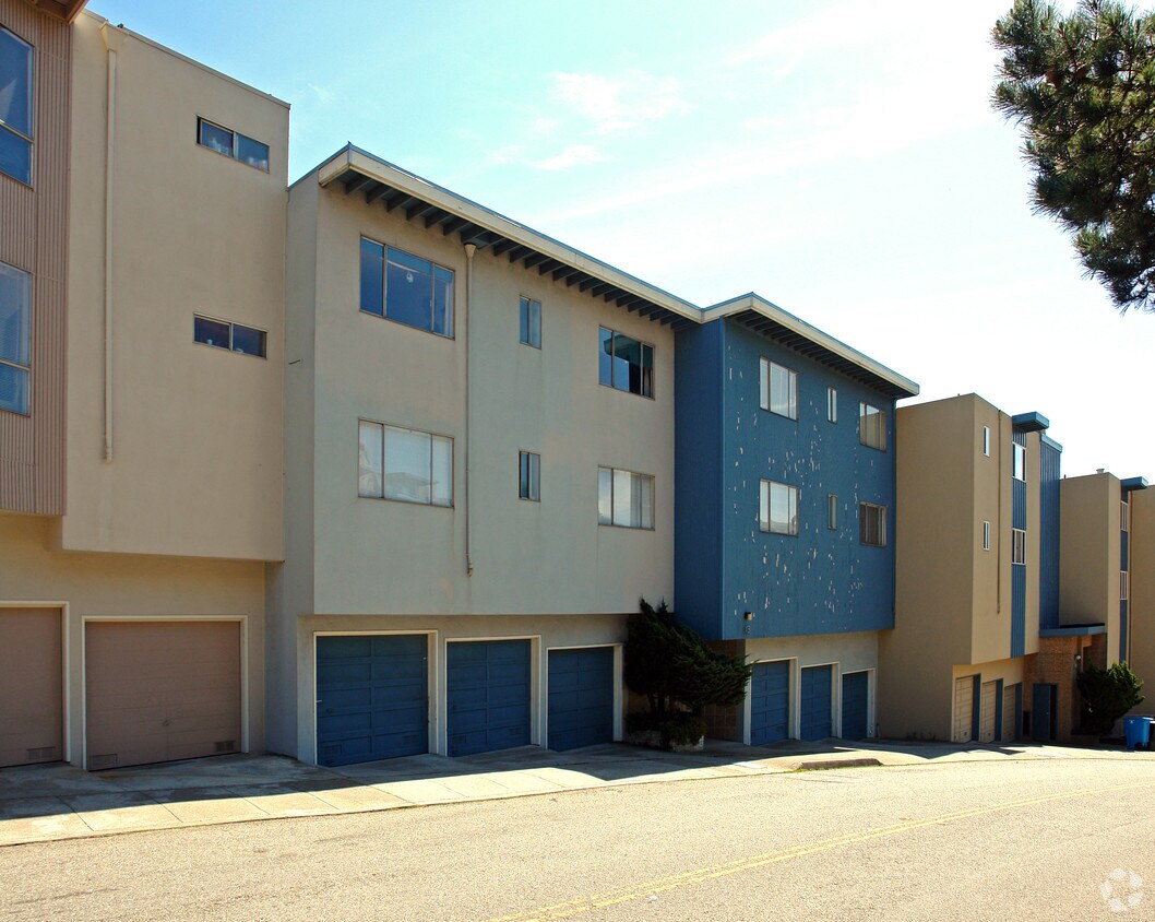 Building Photo - 18 Gardenside Dr