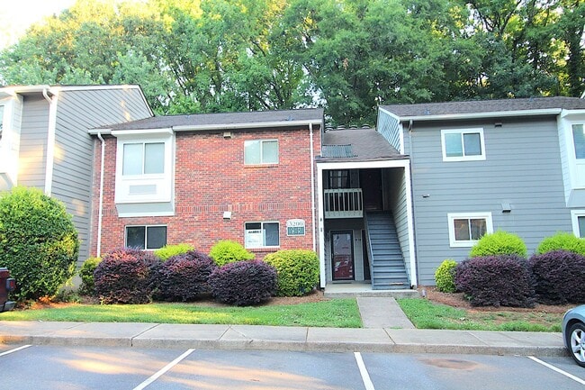 Building Photo - 2 Bedroom Condo in South Park!