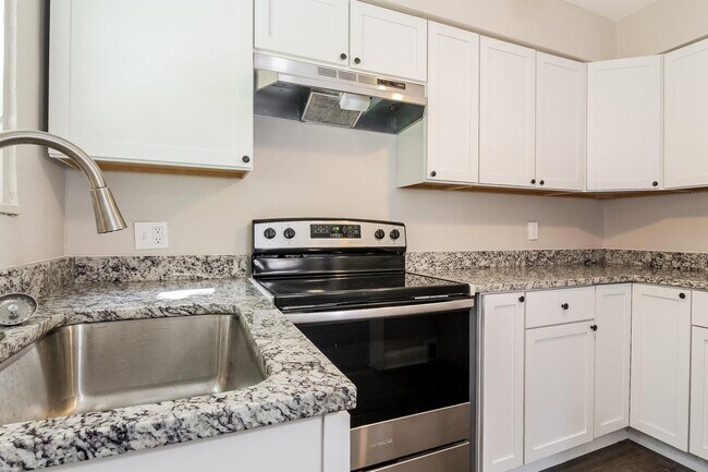 Foto del edificio - 2136 Laketon Rd