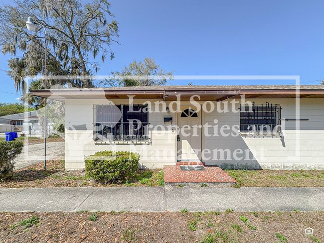 Building Photo - 322 Ariana St