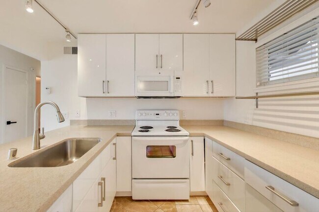 Building Photo - 1707 Shore Line Dr