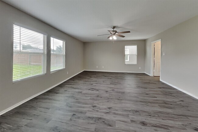 Foto del edificio - 5010 Diamondcliff Ct