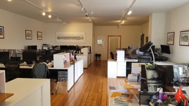 Foto del edificio - 747 Fawcett Ave