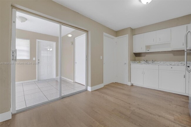 Foto del edificio - 5010 SW 93rd Ave