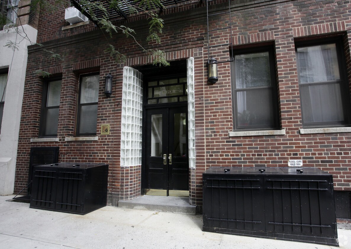 Building Photo - 123 E 82nd St