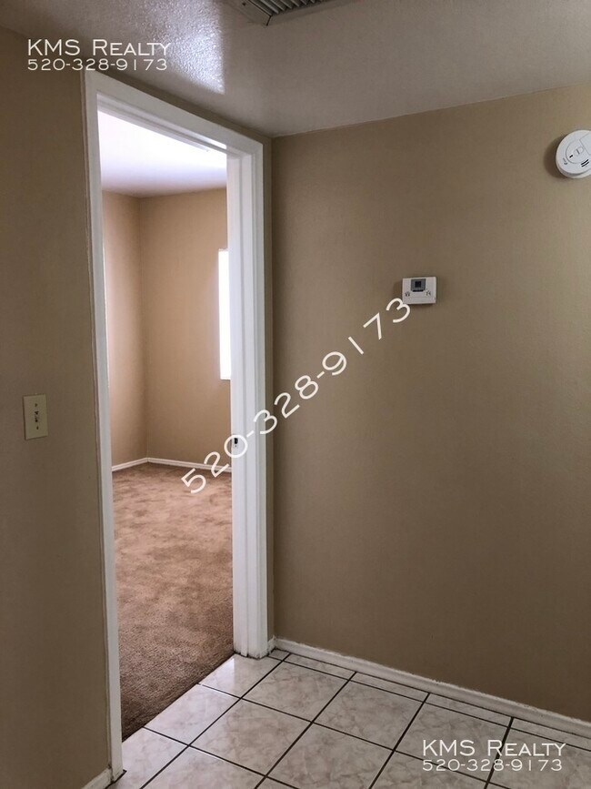 Building Photo - 3 Bedroom 2 Bathroom Townhome Mission & Aj...