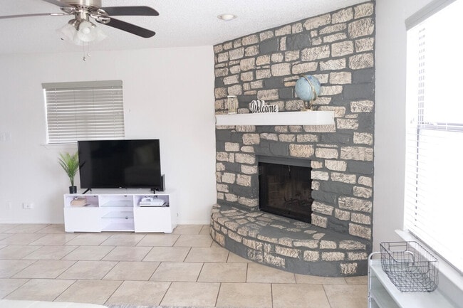 Building Photo - 1741 Horseshoe Cir