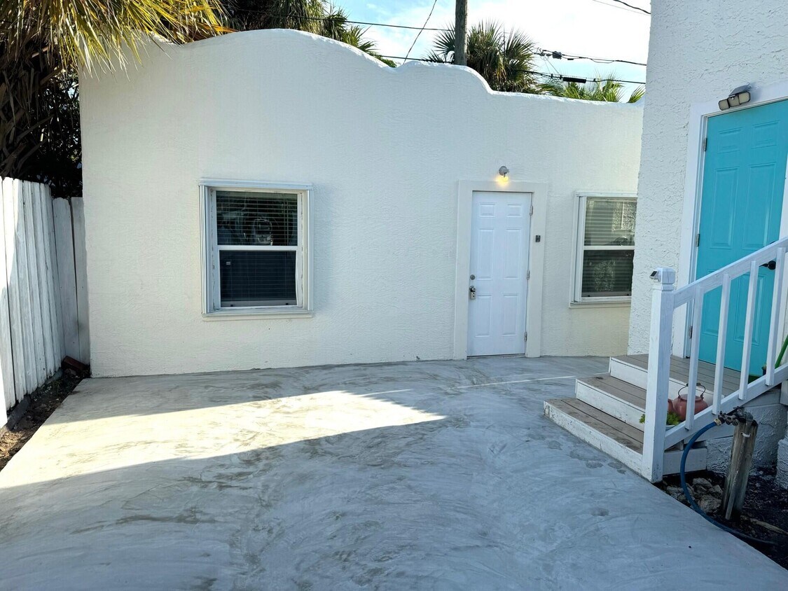 Primary Photo - 415 58th St