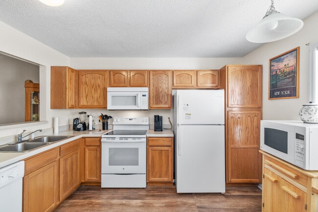Building Photo - 207 Palace Cir