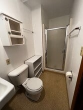 Building Photo - 802-806 Queen Ave SE