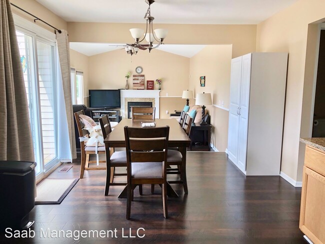Building Photo - 4 br, 3.5 bath House - 2392 Chestnut Cir