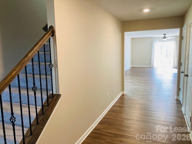 Foto del edificio - 3242 Treyson Dr