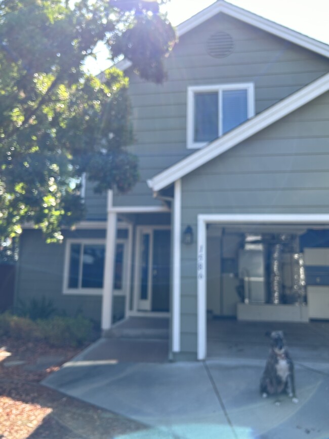 Building Photo - 1586 Camden Oaks Ct