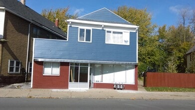 Building Photo - 638 Hertel Ave