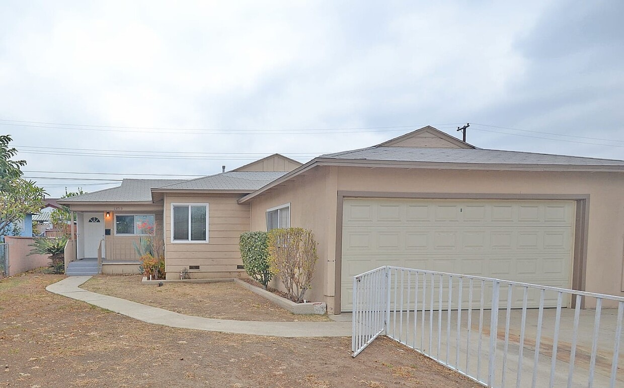Primary Photo - 13713 Busby Dr