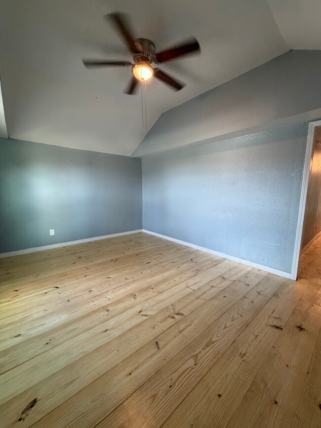 Building Photo - 830 Benavides St