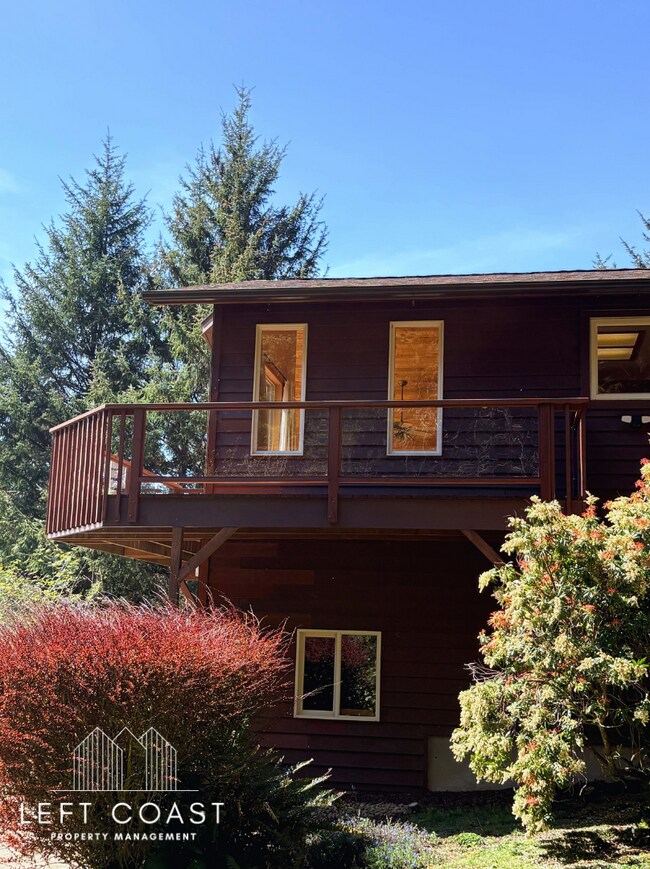 Building Photo - 7205 SW Burl Dr