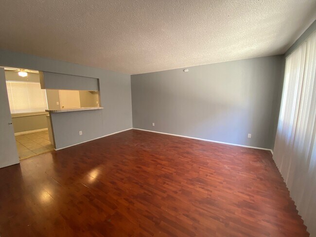 Foto del edificio - 13418 Roselle Ave