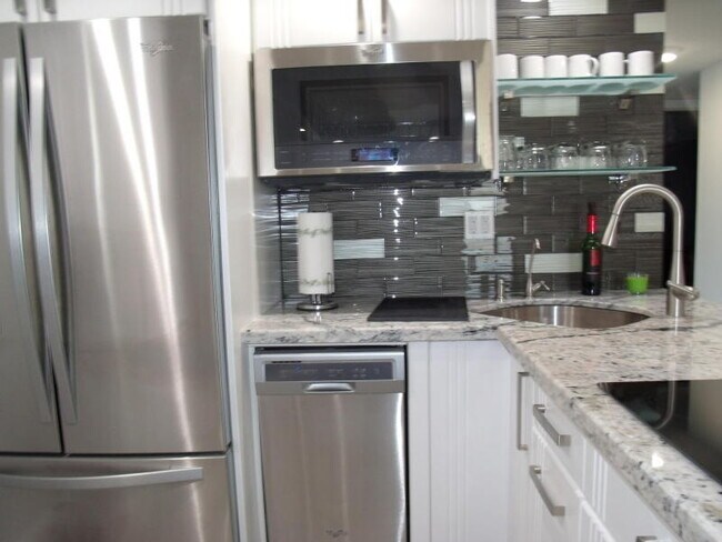 Building Photo - 913  Flanders T  Delray Beach Fl 33484