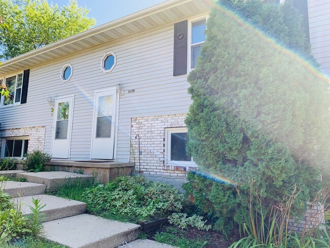 Building Photo - 2658 Chesapeake Dr