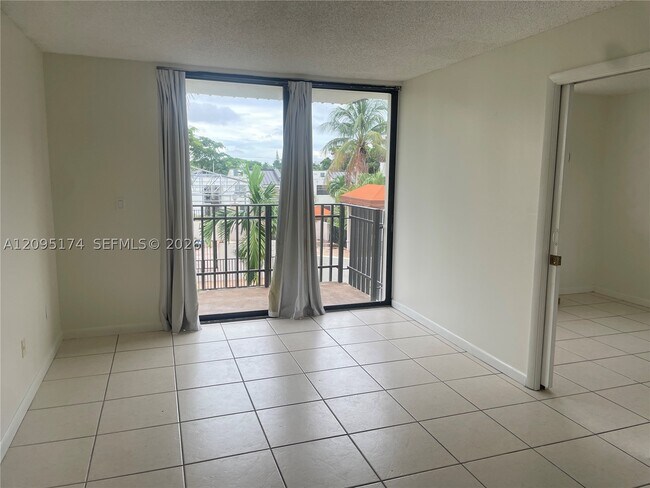 Building Photo - 3601 SW 117th Ct